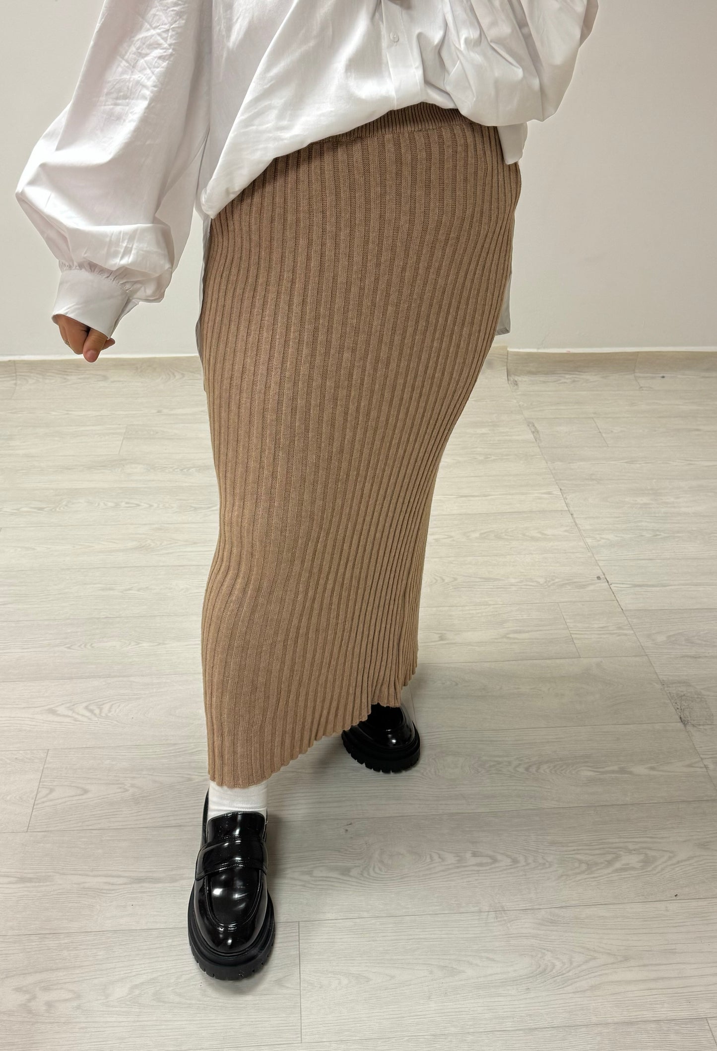 BEIGE ribbed knit skirt